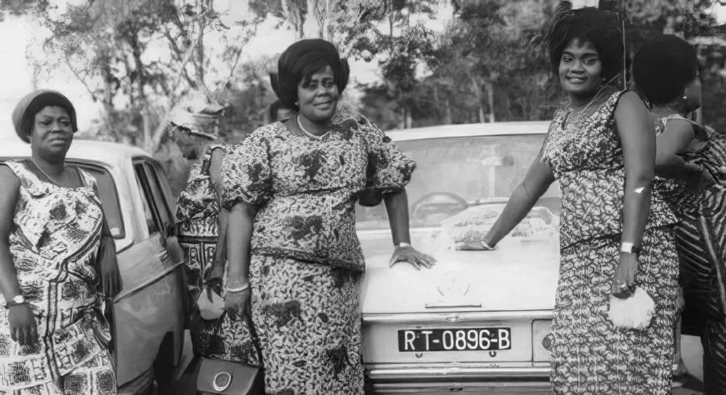 Les Nana Benz, premières femmes d'affaires africaines, pionnières du commerce de pagnes wax.